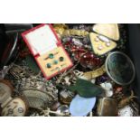 A LARGE QUANTITY OF ASSORTED JEWELLERY AND COSTUME JEWELLERY