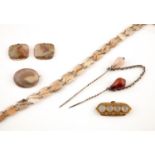 A QUANTITY OF ASSORTED AGATE JEWELLERY including a variegated agate choker, 38cm long, two agate and