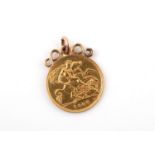A GOLD HALF SOVEREIGN 1907, mounted as a pendant, 4.5 grams