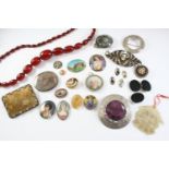 A QUANTITY OF JEWELLERY including two Indian miniatures, a Scottish silver cloak brooch, a