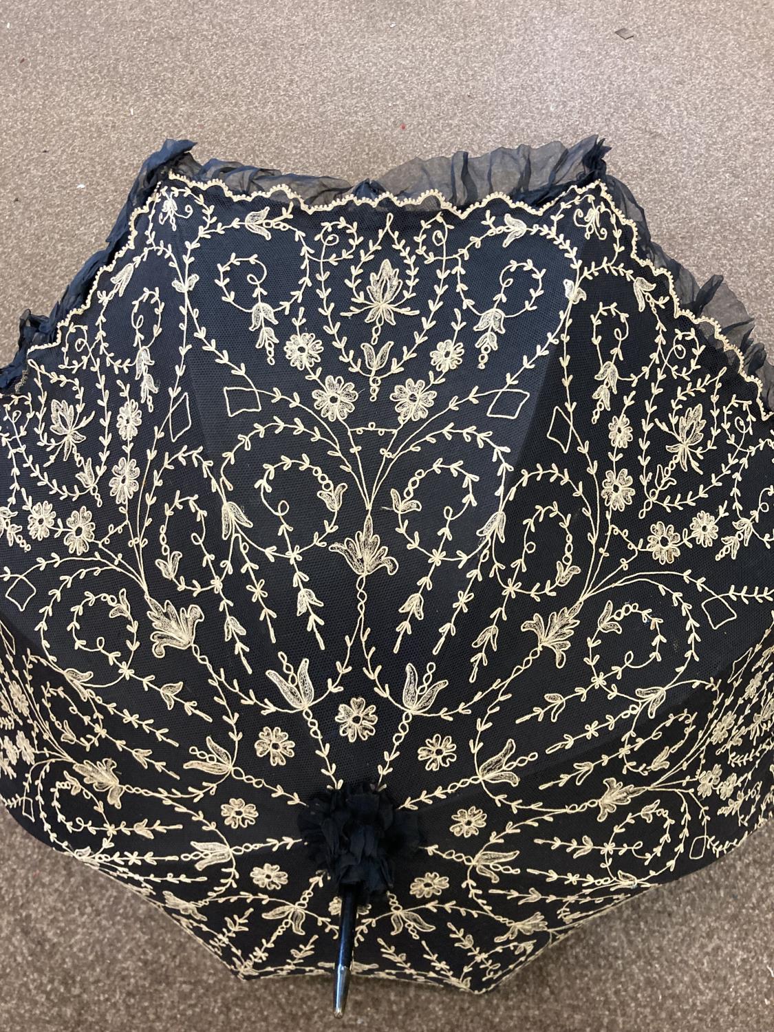 VICTORIAN LACE PARASOL a black and cream silk parasol with a wooden handle. - Image 11 of 21