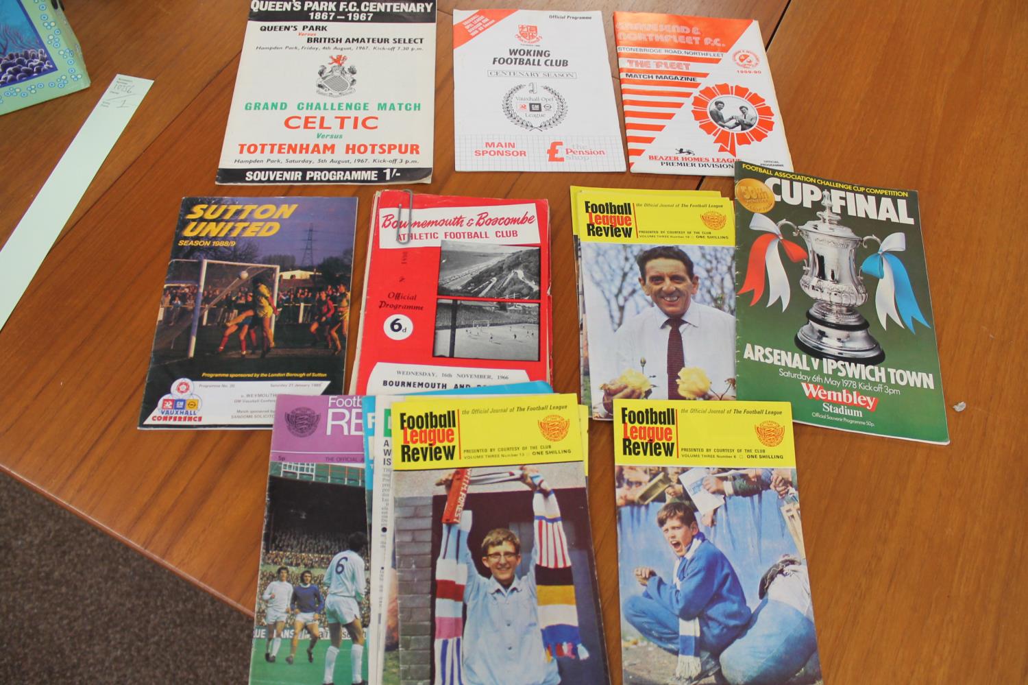 COLLECTION OF VINTAGE FOOTBALL PROGRAMMES an interesting collection of league and non league - Image 13 of 19