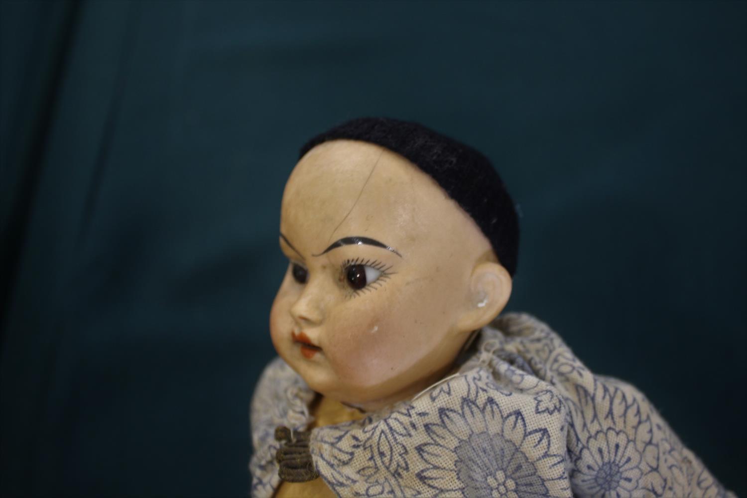 BISQUE HEAD ORIENTAL DOLL with a bisque head with fixed brown eyes, composition body and limbs and - Image 5 of 10