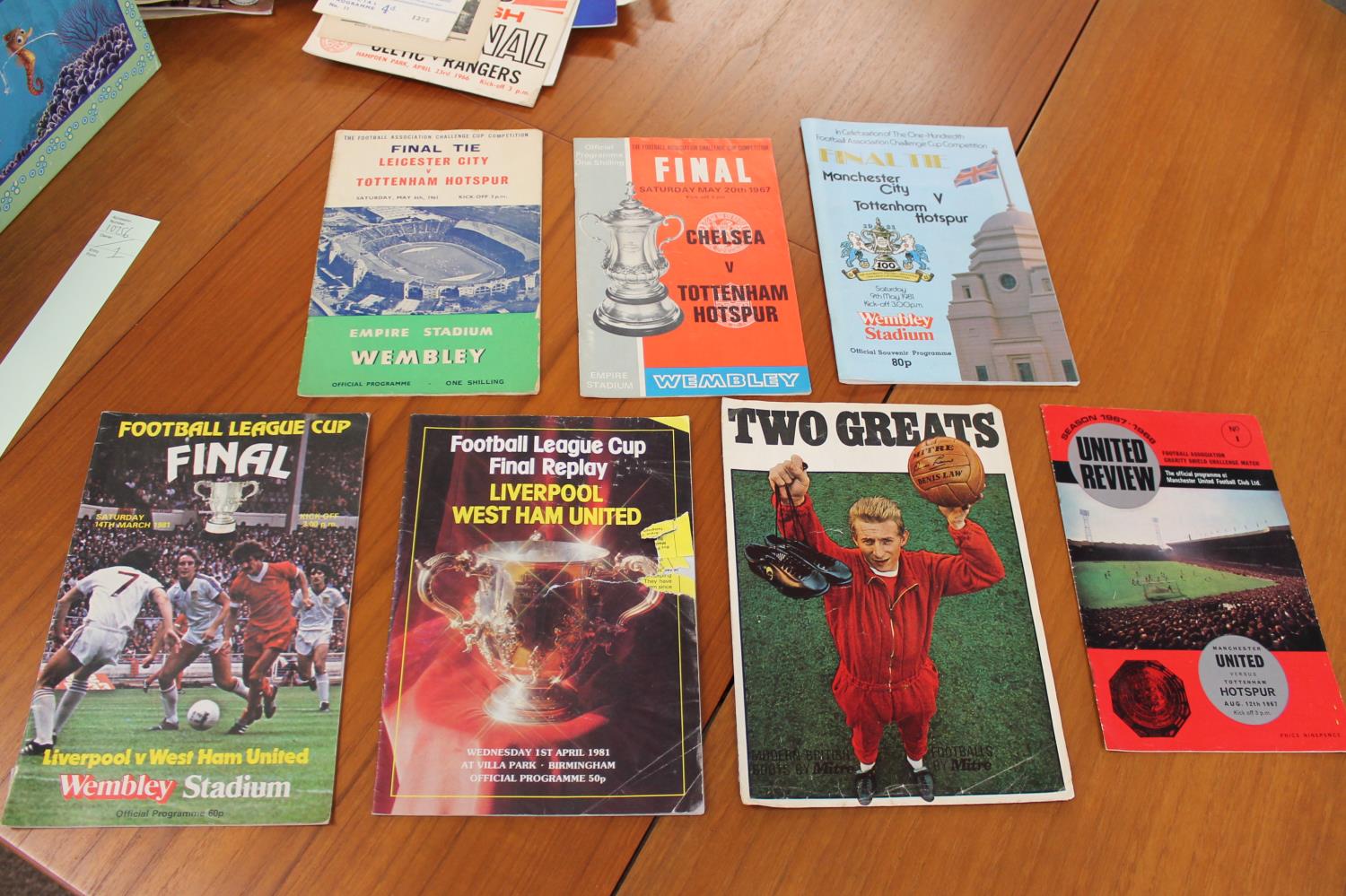 COLLECTION OF VINTAGE FOOTBALL PROGRAMMES an interesting collection of league and non league - Image 11 of 19