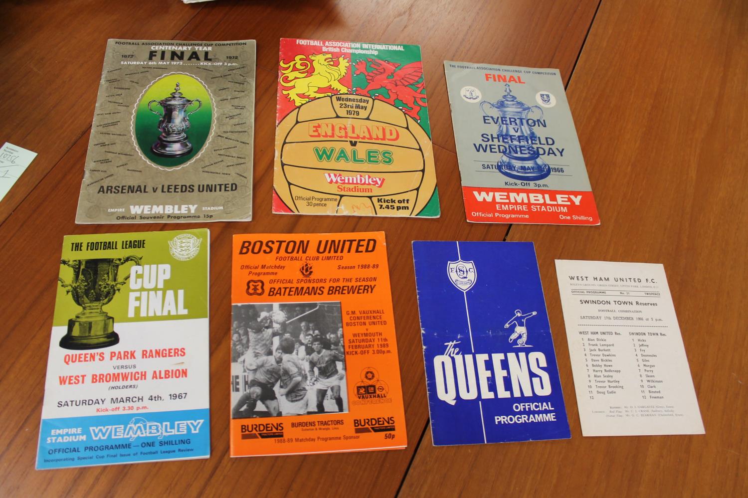COLLECTION OF VINTAGE FOOTBALL PROGRAMMES an interesting collection of league and non league - Image 15 of 19