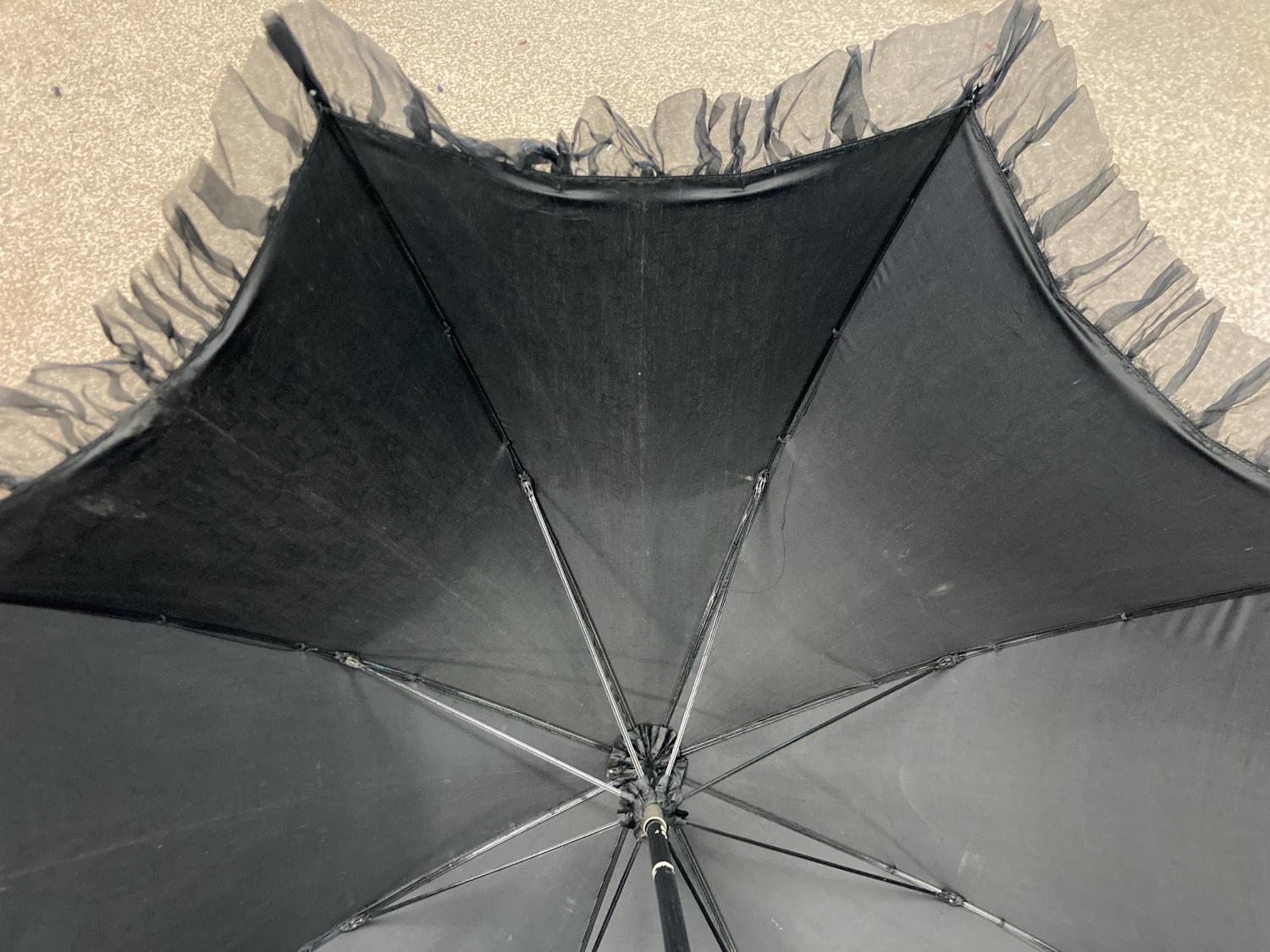 VICTORIAN LACE PARASOL a black and cream silk parasol with a wooden handle. - Image 18 of 21