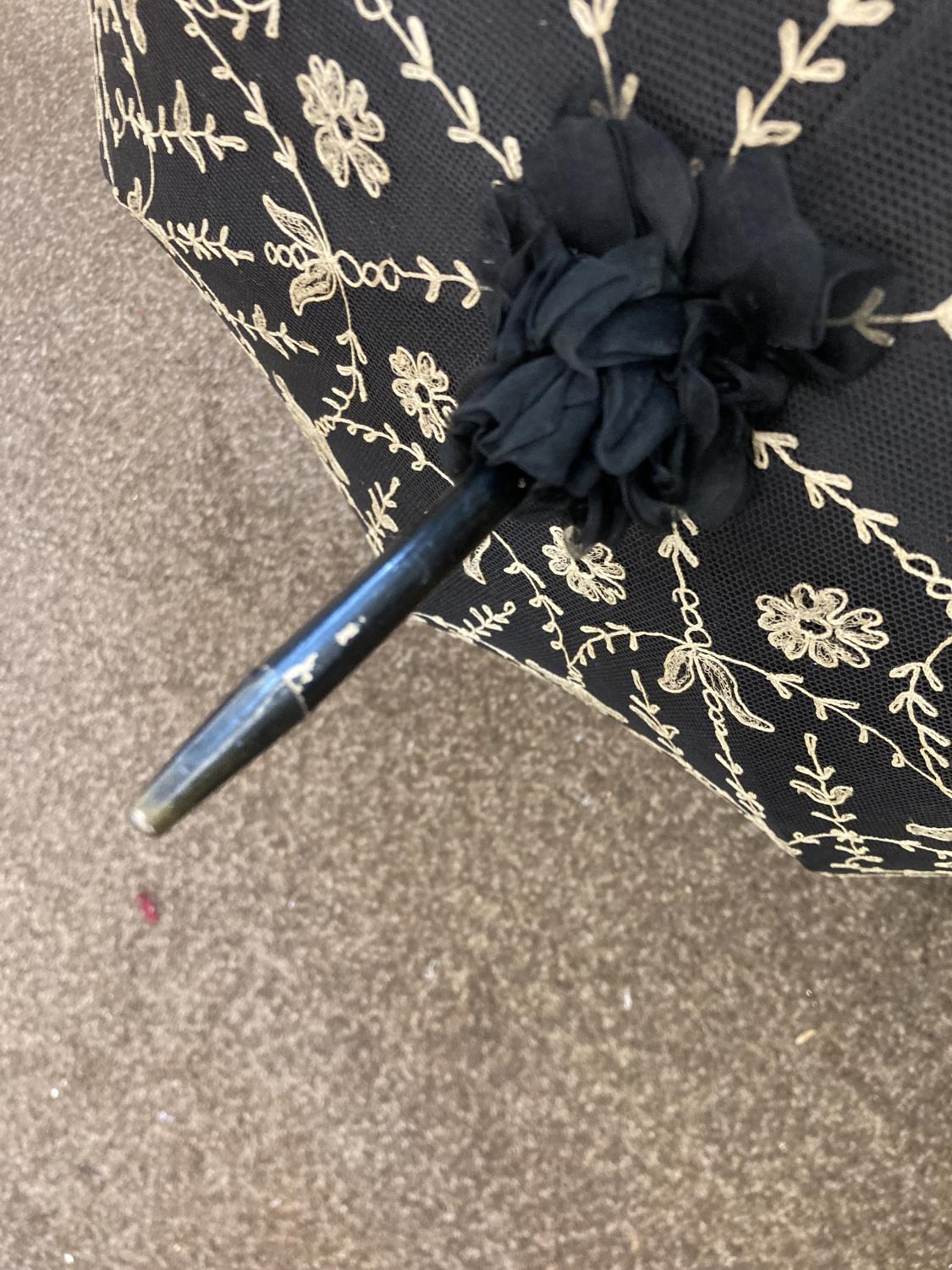 VICTORIAN LACE PARASOL a black and cream silk parasol with a wooden handle. - Image 14 of 21