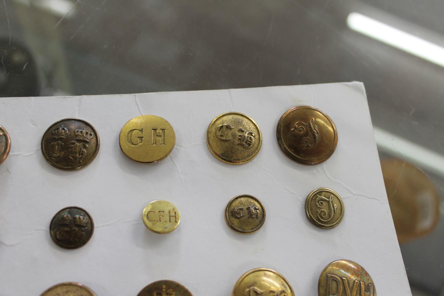HUNTING BUTTONS including a card with 10 brass buttons from the South Dorset Hunt, and a card with a - Image 4 of 9