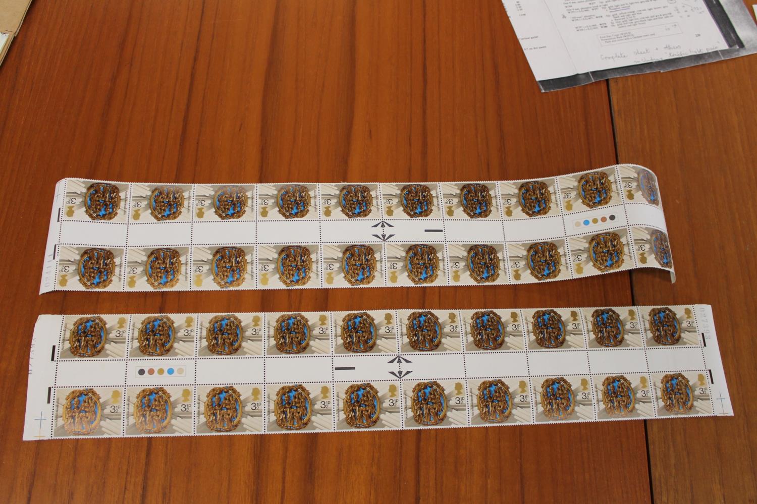 YORK MINSTER - COMPLETE SHEET & OTHERS Stanley Gibbons Error SG 966a (Holly Green/Red), 140 stamps - Image 5 of 11