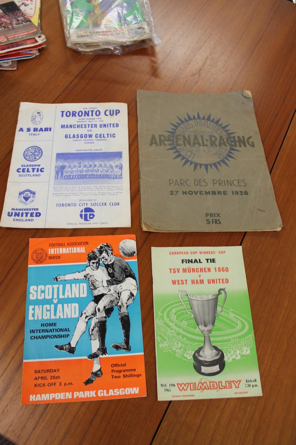 COLLECTION OF VINTAGE FOOTBALL PROGRAMMES an interesting collection of league and non league - Image 7 of 19