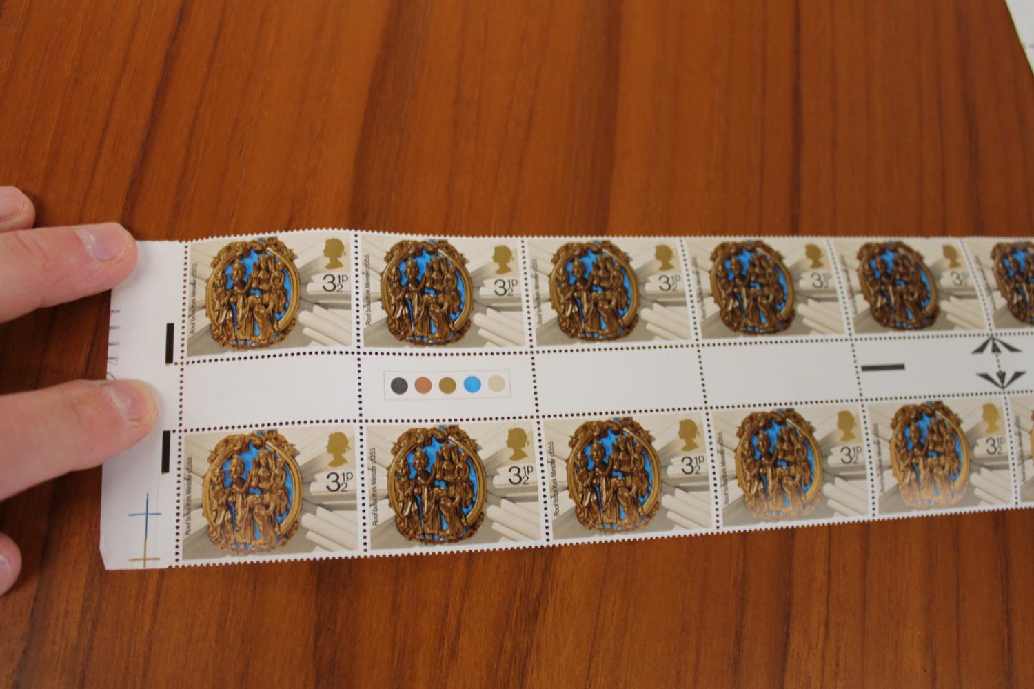 YORK MINSTER - COMPLETE SHEET & OTHERS Stanley Gibbons Error SG 966a (Holly Green/Red), 140 stamps - Image 7 of 11