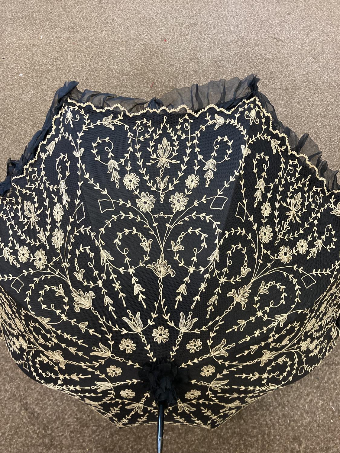 VICTORIAN LACE PARASOL a black and cream silk parasol with a wooden handle. - Image 12 of 21