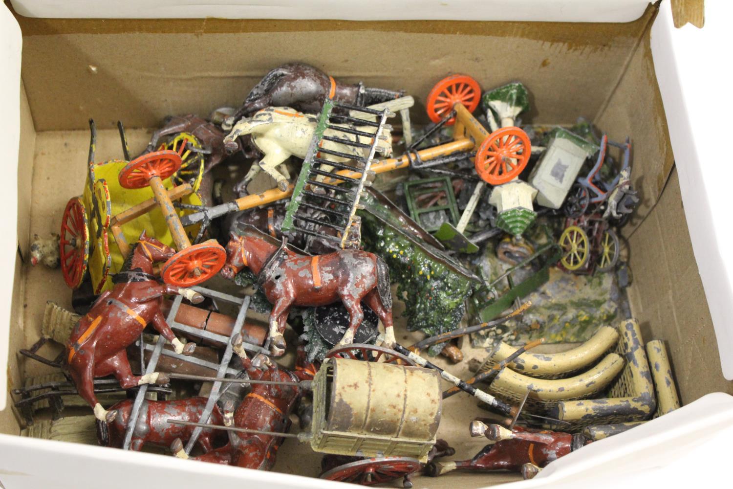 LEAD FARM ANIMALS, FIGURES & ACCESSORIES a large mixed lot including a variety of domestic farm - Image 2 of 4