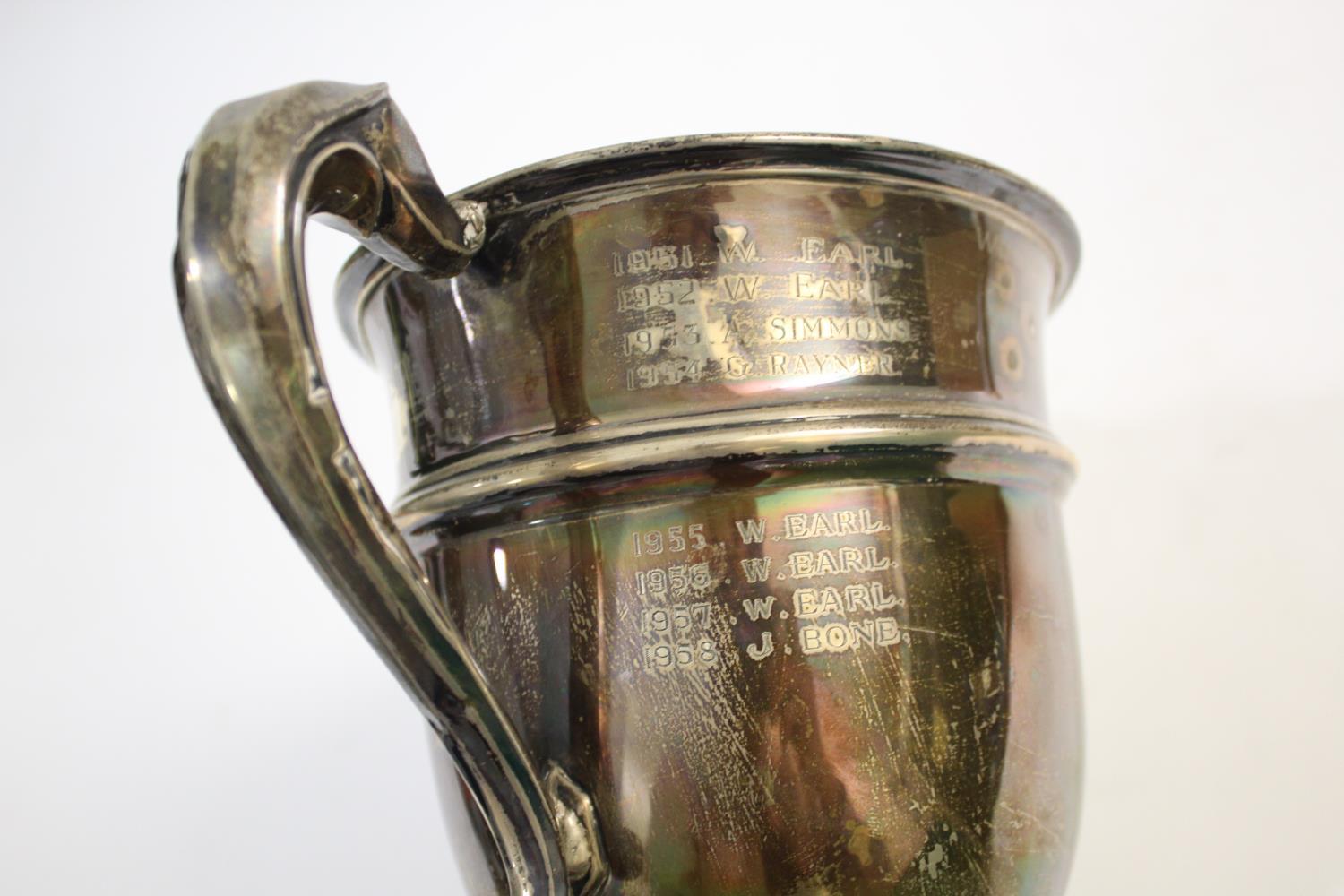 LARGE SILVER TENNIS TROPHY CUP a large two handled silver trophy cup, for the Halcyon T C Mens - Image 5 of 6