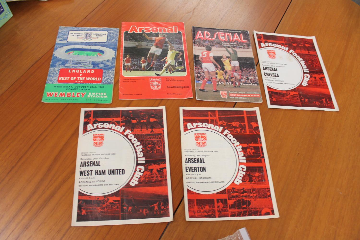 COLLECTION OF VINTAGE FOOTBALL PROGRAMMES an interesting collection of league and non league - Image 5 of 19