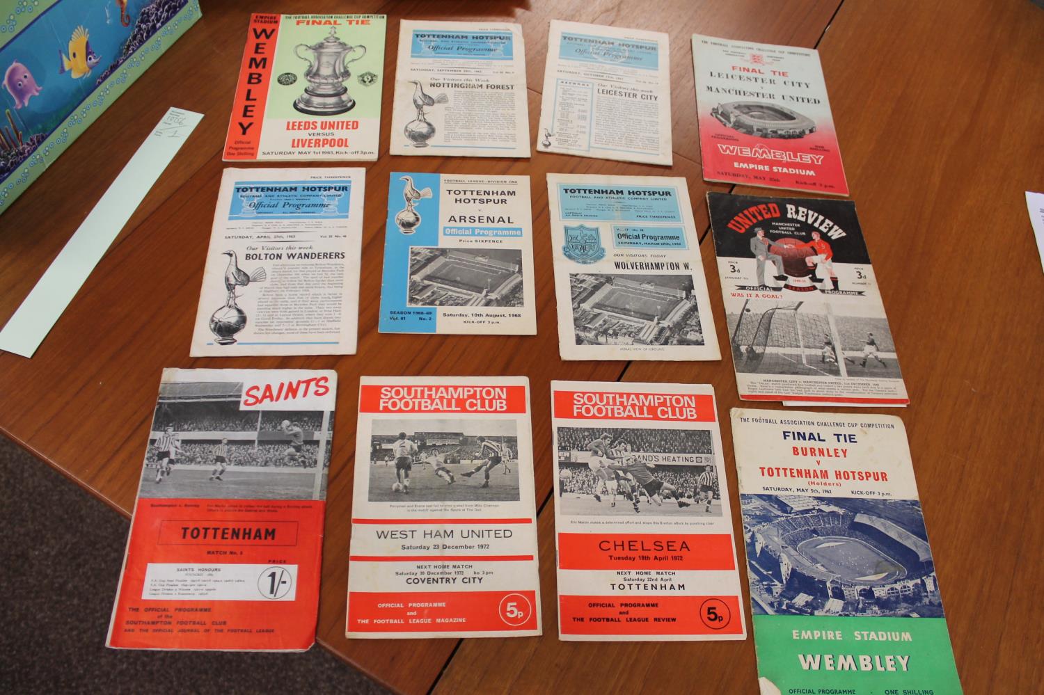COLLECTION OF VINTAGE FOOTBALL PROGRAMMES an interesting collection of league and non league - Image 12 of 19