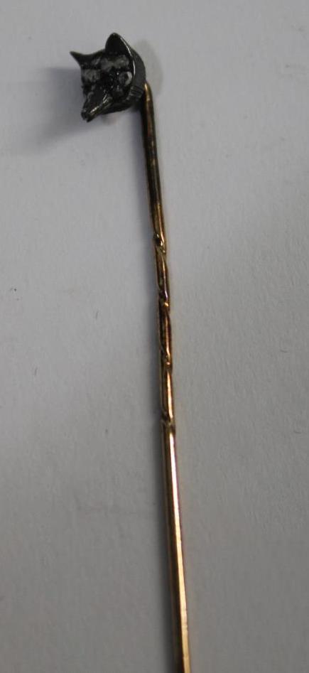 15CT GOLD STICK PIN - FOX a 15ct gold and rose diamond Fox head stick pin, stamped 15ct. 6cms long