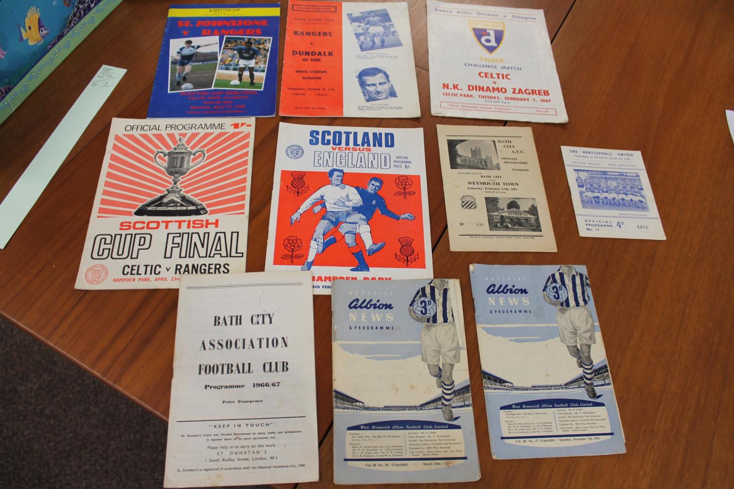 COLLECTION OF VINTAGE FOOTBALL PROGRAMMES an interesting collection of league and non league - Image 10 of 19