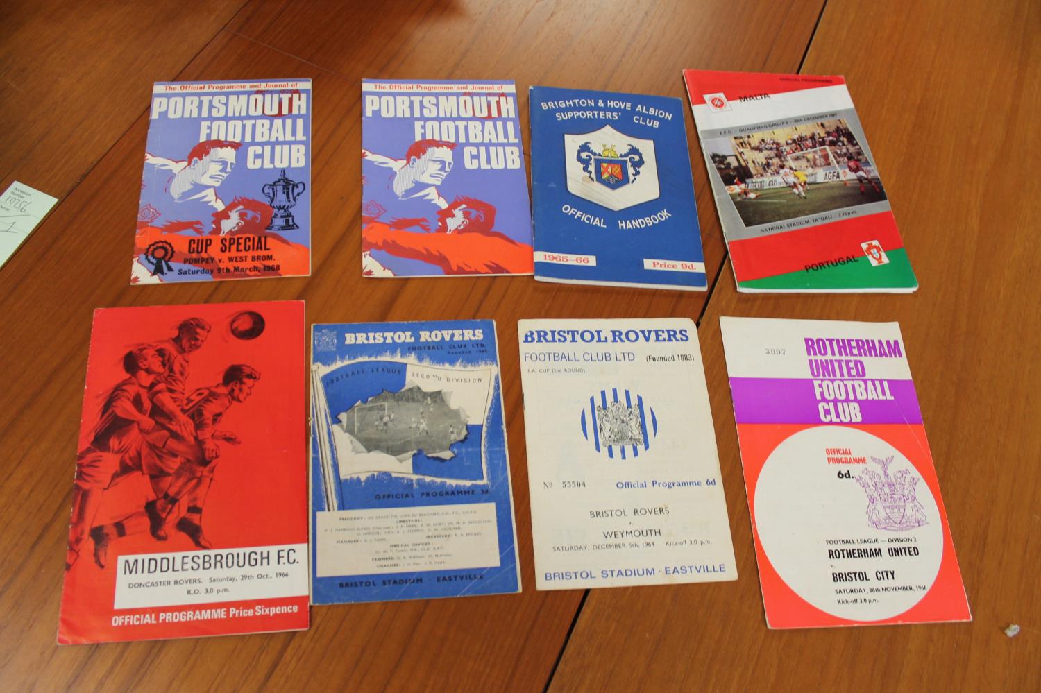COLLECTION OF VINTAGE FOOTBALL PROGRAMMES an interesting collection of league and non league - Image 14 of 19