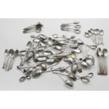 A QUANTITY OF ASSORTED TEASPOONS AND OTHER SMALL SPOONS 38.5 oz weighable silver (lot)