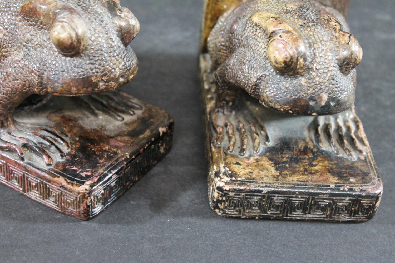 PAIR OF CHINESE SOAPSTONE BOOKENDS - FROGS. A pair of carved soapstone bookends in the form of a - Bild 12 aus 12