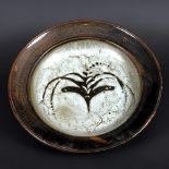 DAVID LEACH (1911-2005) - LARGE STONEWARE DISH FOR LOWERDOWN POTTERY. (d) A large dish with a Willow