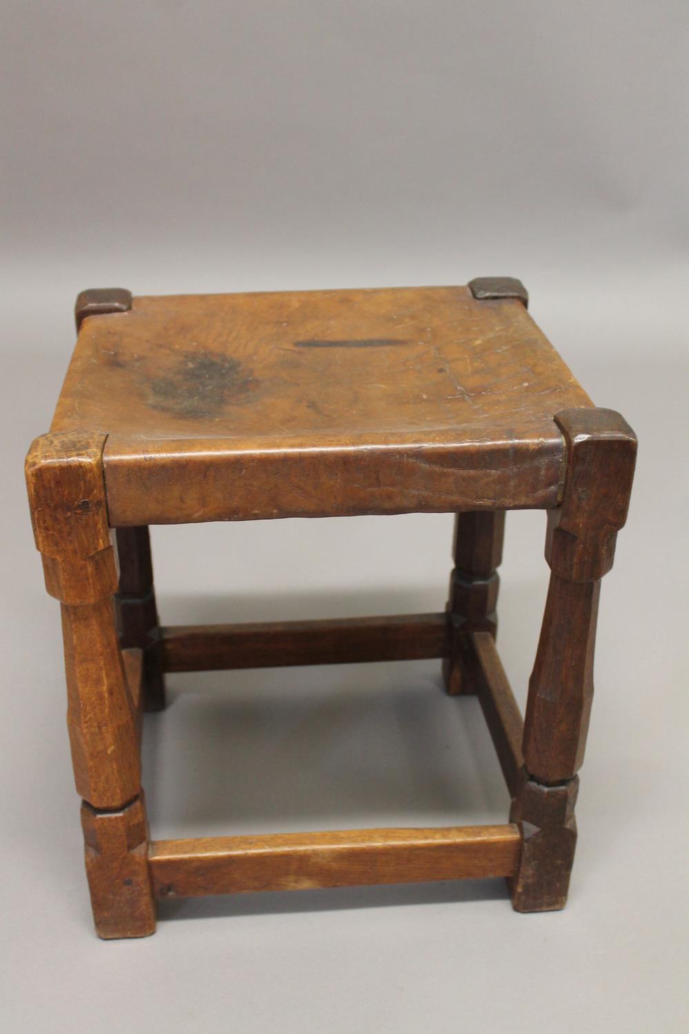 ROBERT THOMPSON OF KILBURN - EARLY MOUSEMAN STOOL. An oak stool with a solid leather seat and - Bild 3 aus 12