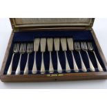 A GEORGE V CASED SET OF FISH KNIVES & FORKS. Old English Pattern, contained in original oak case, by