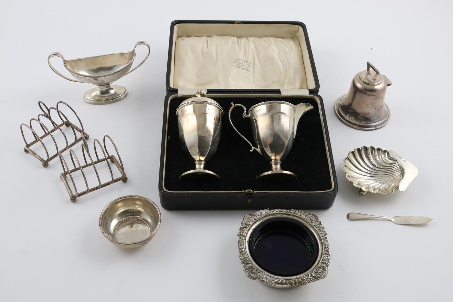 A MIXED LOT:-. a George V cased sugar caster and milk jug, by Adie Brothers Ltd, Birmingham 1926,