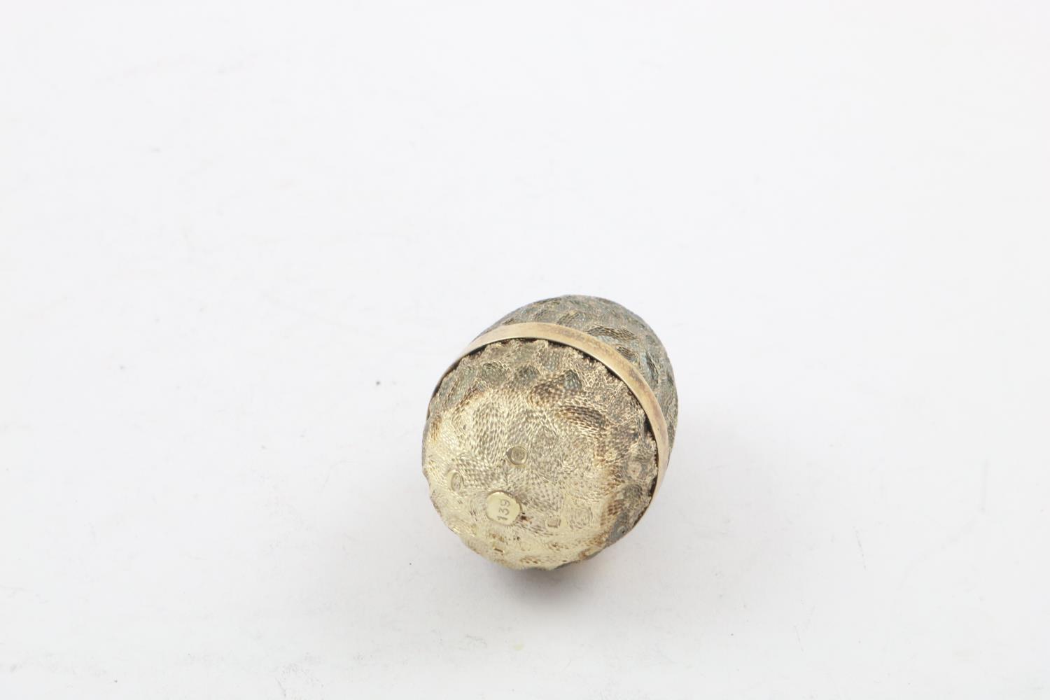 BY STUART DEVLIN:-. a late 20th century silvergilt "surprise" egg, with a textured surface, - Bild 2 aus 3