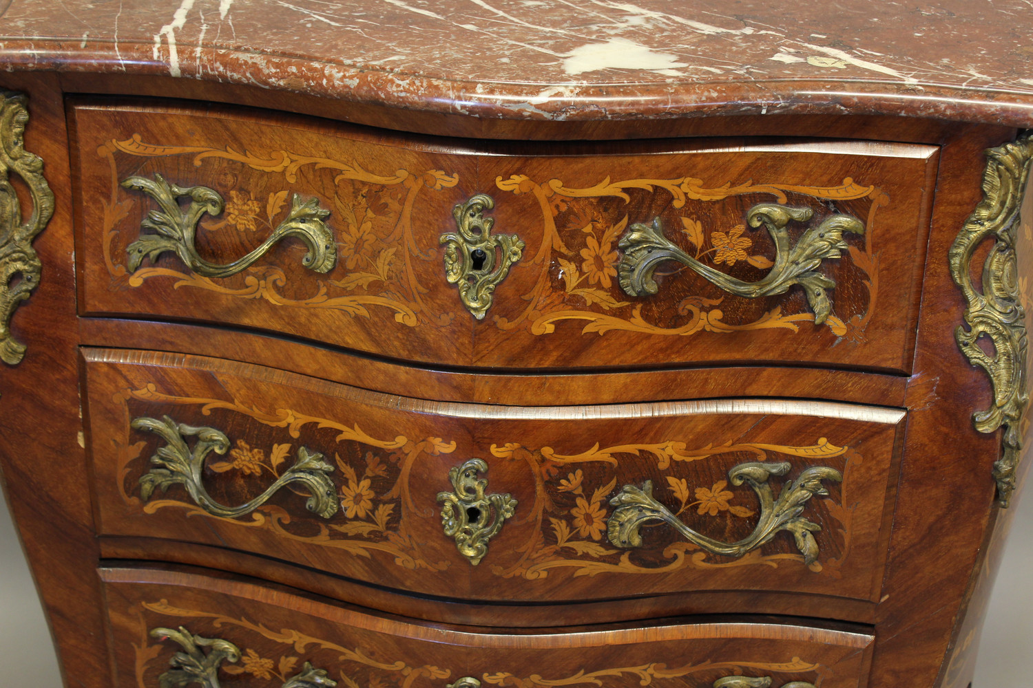 A LOUIS XV STYLE MARBLE TOPPED PETIT COMMODE. 19th century, of serpentine form, the marble top above - Image 3 of 6