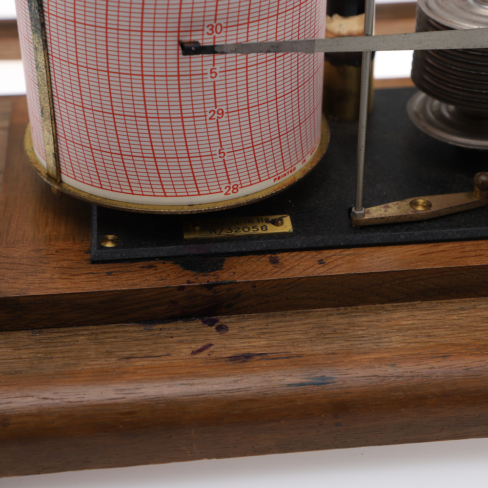 A NEGRETTI & ZAMBRA BAROGRAPH. 20th century, serial number R/32058, with silvered bellows in an - Bild 6 aus 7