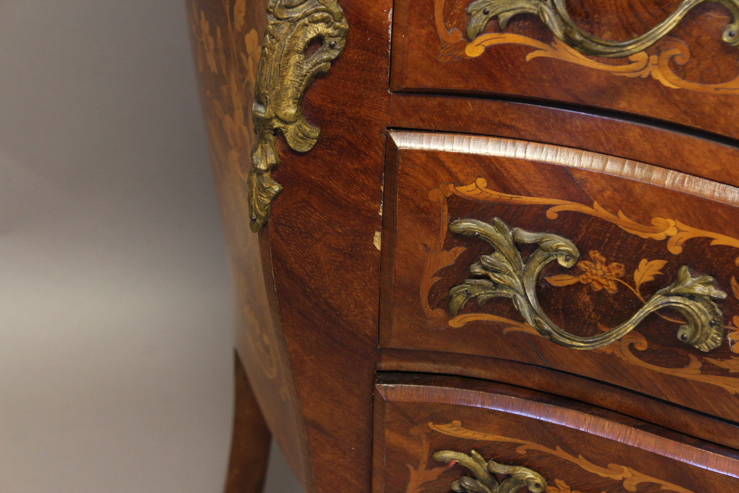 A LOUIS XV STYLE MARBLE TOPPED PETIT COMMODE. 19th century, of serpentine form, the marble top above - Image 5 of 6