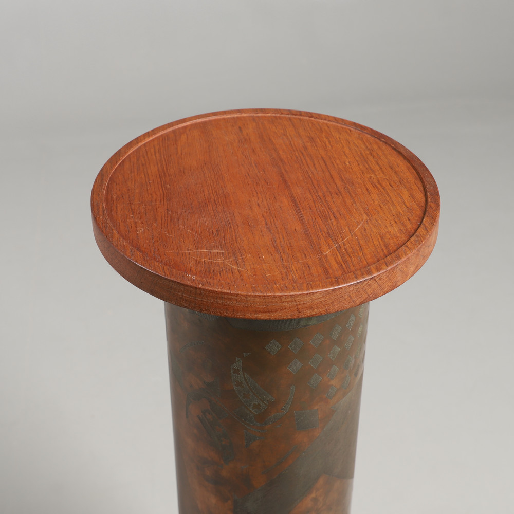 A BRONZE PEDESTAL OR PLANT STAND. possibly converted from a printing roller with heart and diamond - Bild 5 aus 5