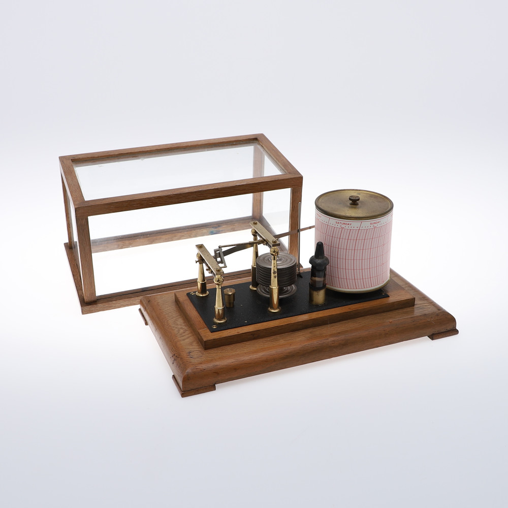 A NEGRETTI & ZAMBRA BAROGRAPH. 20th century, serial number R/32058, with silvered bellows in an - Bild 3 aus 7