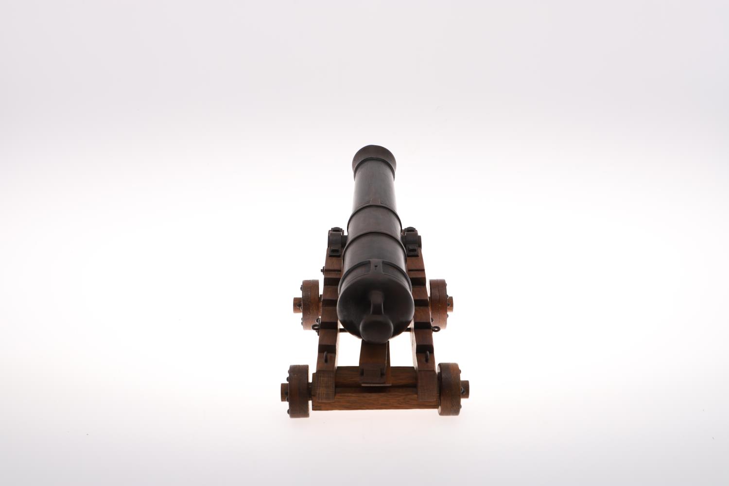 A MODEL OF A NINETEENTH CENTURY 32 POUNDER CANNON. - Image 4 of 4