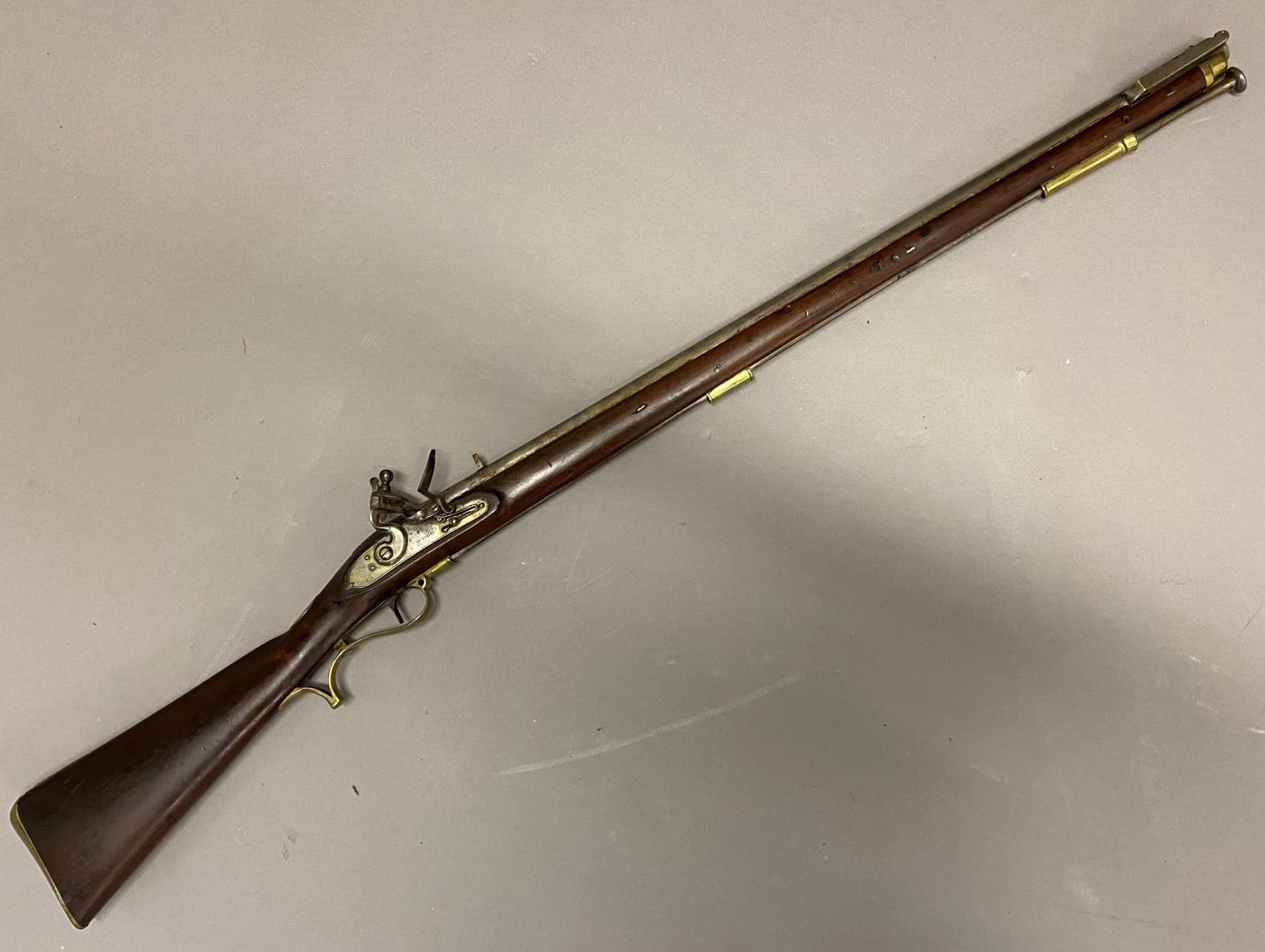 AN EARLY 19TH CENTURY 'BAKER' TYPE RIFLE WITH ISSUE MARKS. - Image 3 of 12