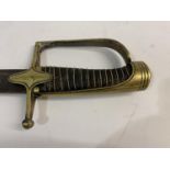 A 19TH CENTURY FRENCH CAVALRY SWORD.