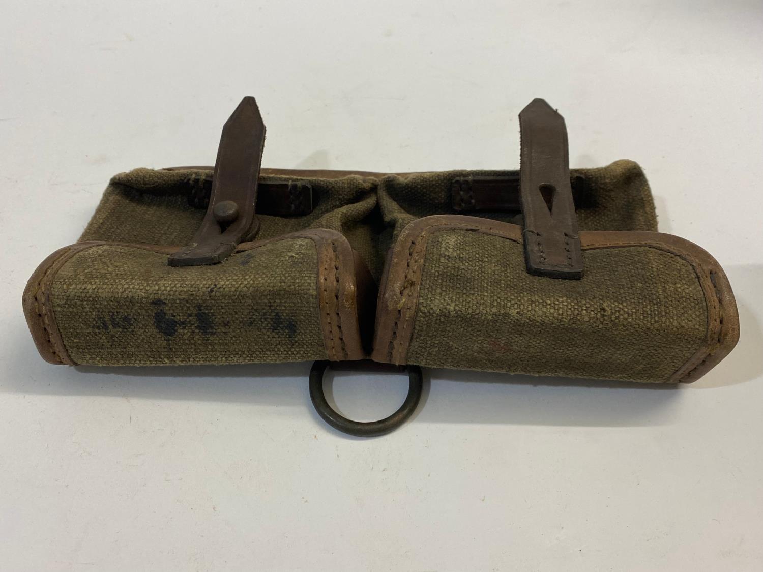 A SECOND WORLD WAR GERMAN AMMUNITION POUCH. - Image 2 of 6