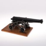 A MODEL OF A NINETEENTH CENTURY 32 POUNDER CANNON.