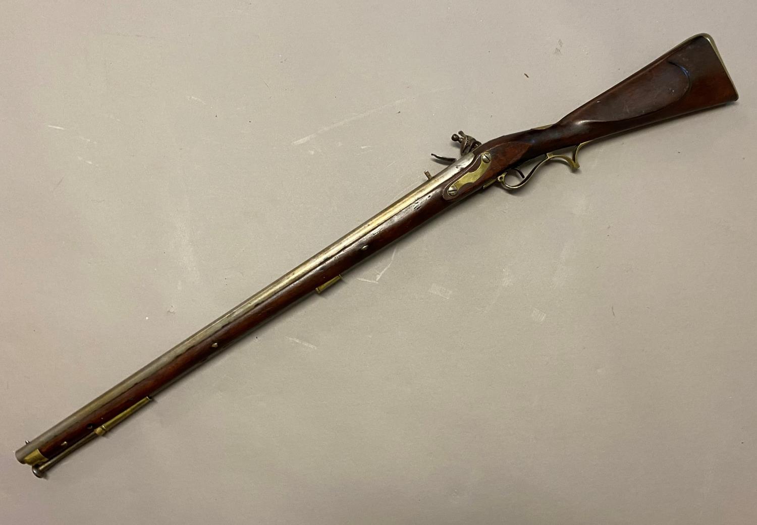 AN EARLY 19TH CENTURY 'BAKER' TYPE RIFLE WITH ISSUE MARKS. - Image 4 of 12