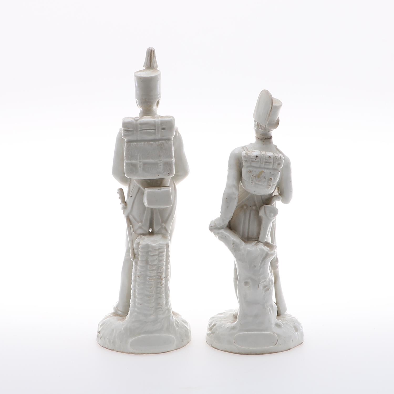 TWO VIENNA PORCELAIN FIGURES OF SOLDIERS IN NAPOLEONIC UNIFORM. - Image 2 of 5