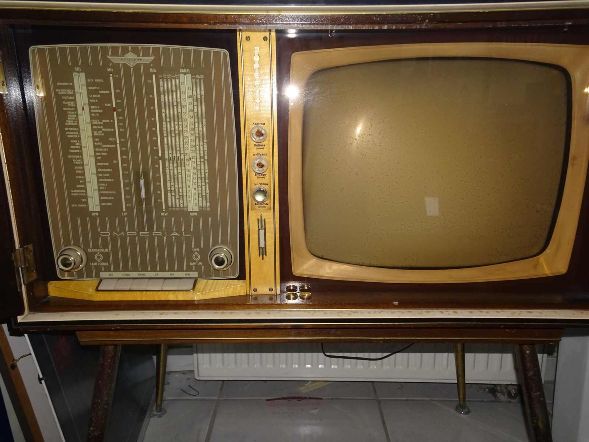 Imperial Fernseh-Phono Schrank, 50er Jahre, auf Metallfüßen. Funktion nicht geprüft. Bitte - Bild 3 aus 3