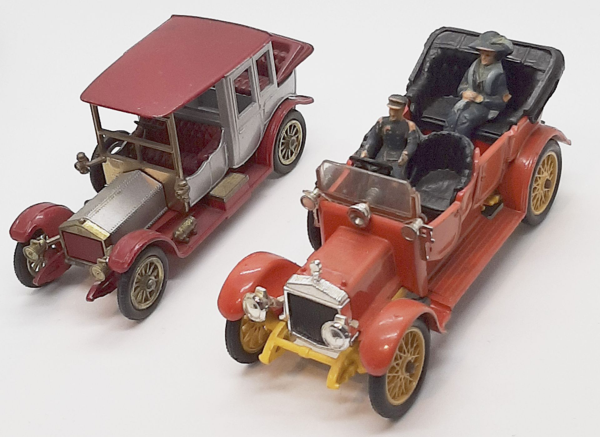Corgi Classics Daimler 1910 mit zwei Figuren und Matchbox Models of Yesteryear Y - 7, Rolls Royce