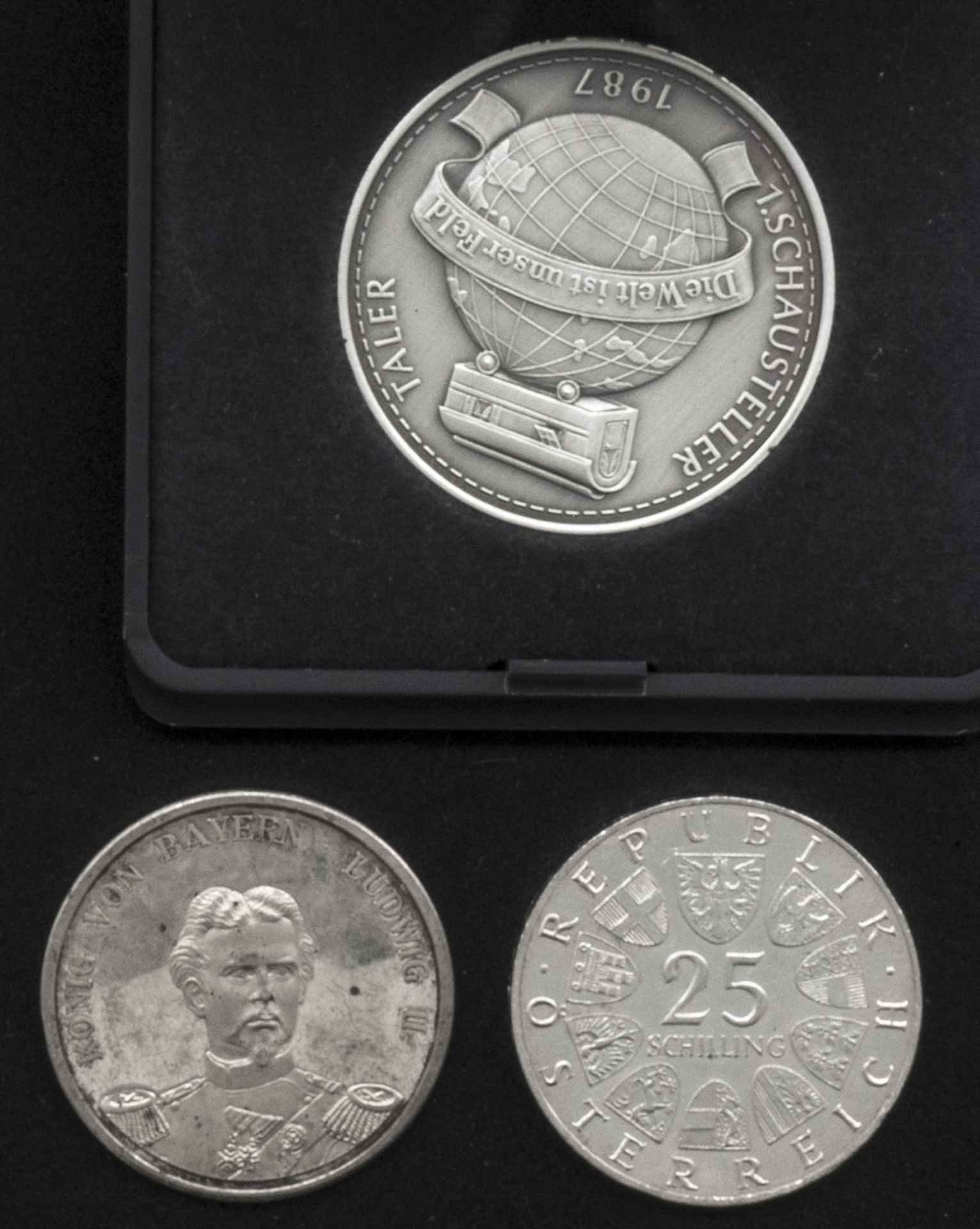 Lot Silbermedaillen, bestehend aus:"1. Schausteller - Taler 1987", "Ludwig II." und "Österreich 1967