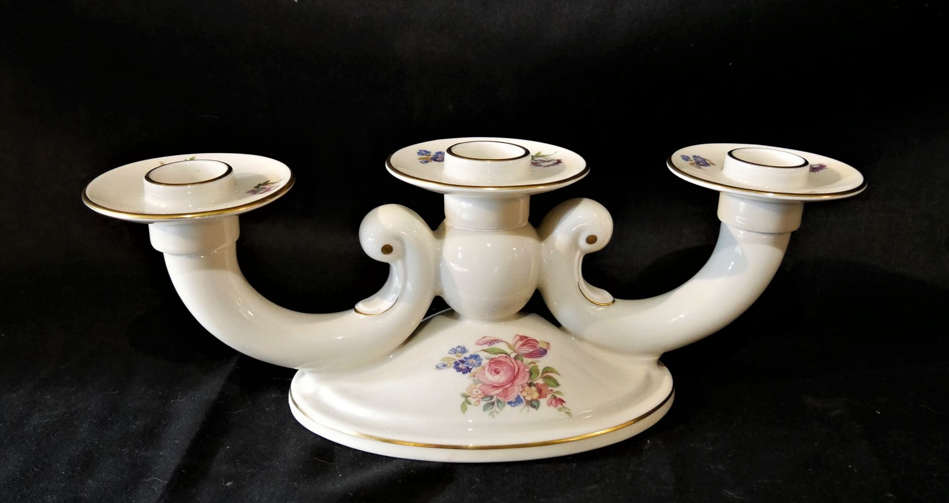 Rosenthal Kerzenleuchter, 3-armig, gemarkt mit Rosenthal 2824 65. Florales Design, Goldrand. Höhe