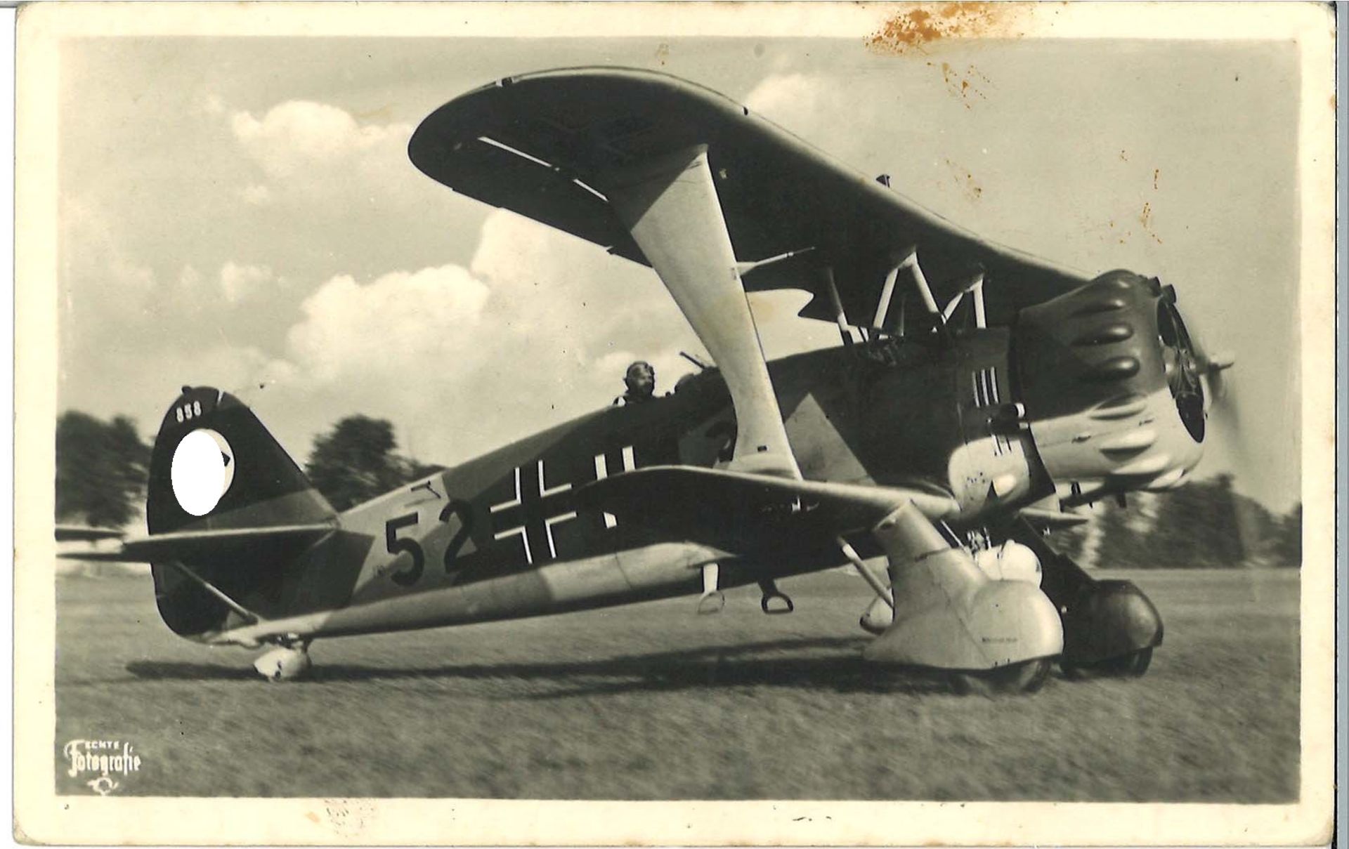 Drittes Reich, AK Sturzkampf - Einsitzer Henschel Hs 123 beim Start. Aus der Serie Unsere Luftwaffe