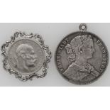 Zwei Silbermünzen: Freie Stadt Frankfurt, als Anhänger gefasst und Österreich 1805 1 Korona, als