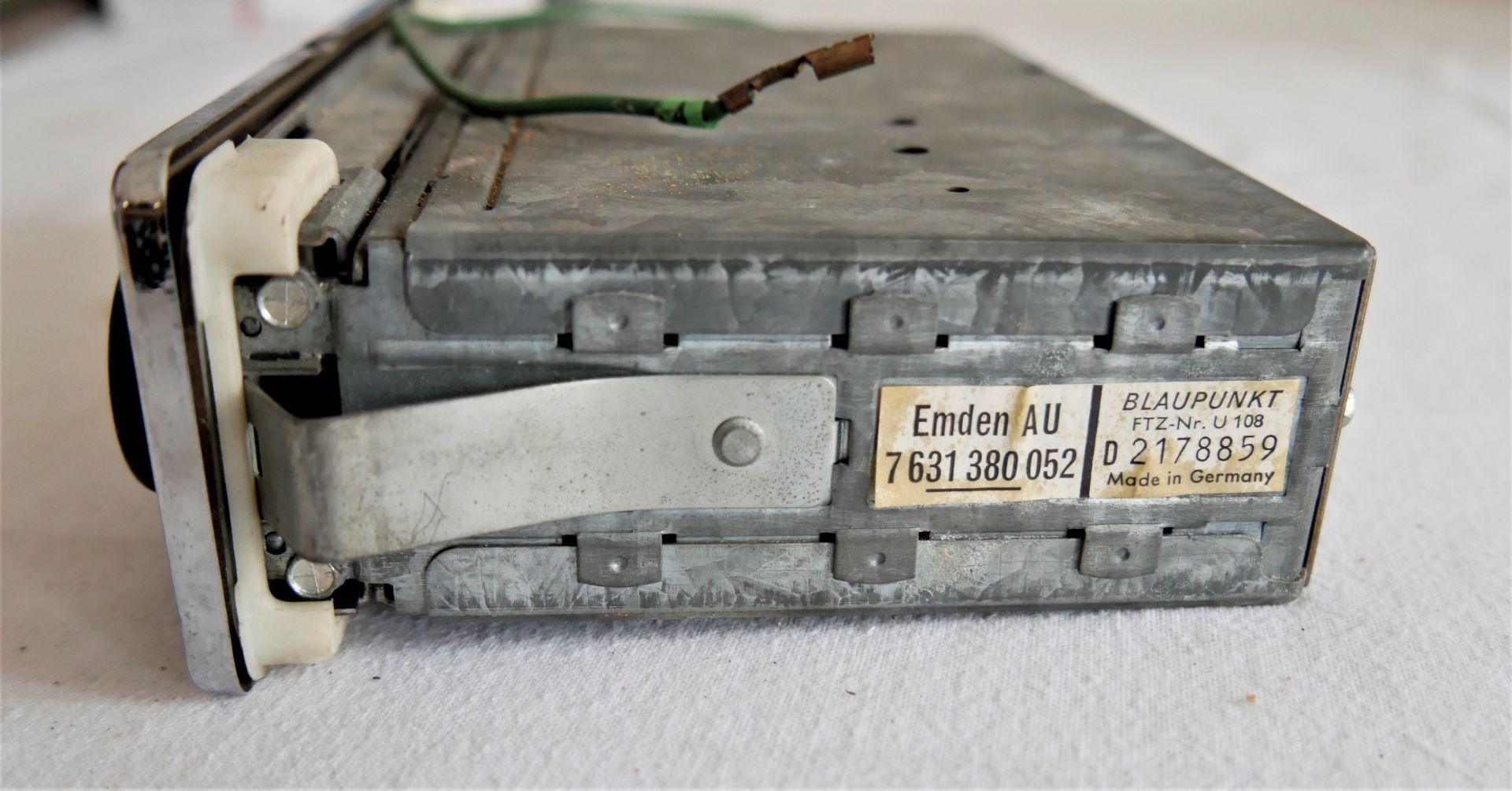 Sammelauflösung einer Oldtimer Werkstatt - Blaupunkt Autoradio Emden AU D 2178859. Funktion nicht - Bild 3 aus 3