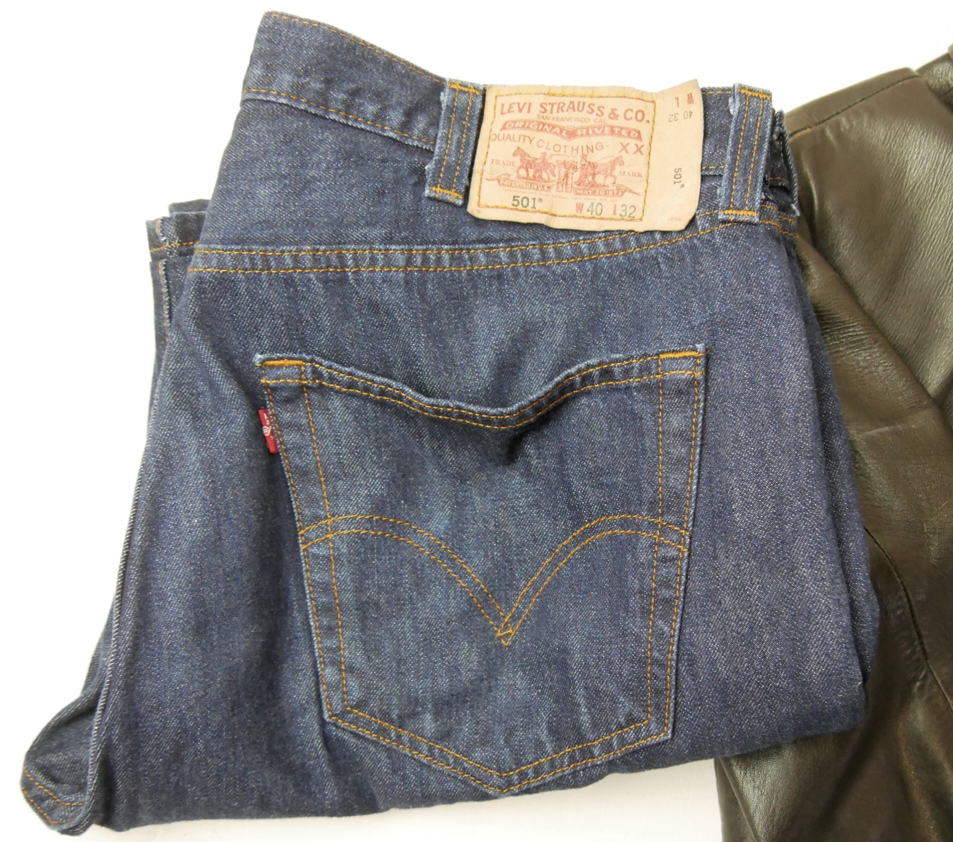 Lederjacket, Ruwi Lederbekleidung Ludwigshafen, Größe ca. XL sowie eine Jeans Levi Strauss & Co, - Bild 2 aus 3